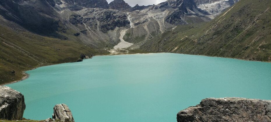 Eveerst base camp trek via gokyo lake